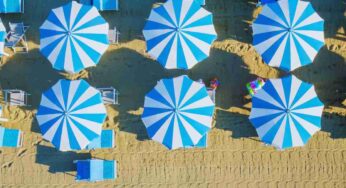 Spiagge italiane prezzi alle stelle, dove vanno al mare gli italiani: le mete estere preferite